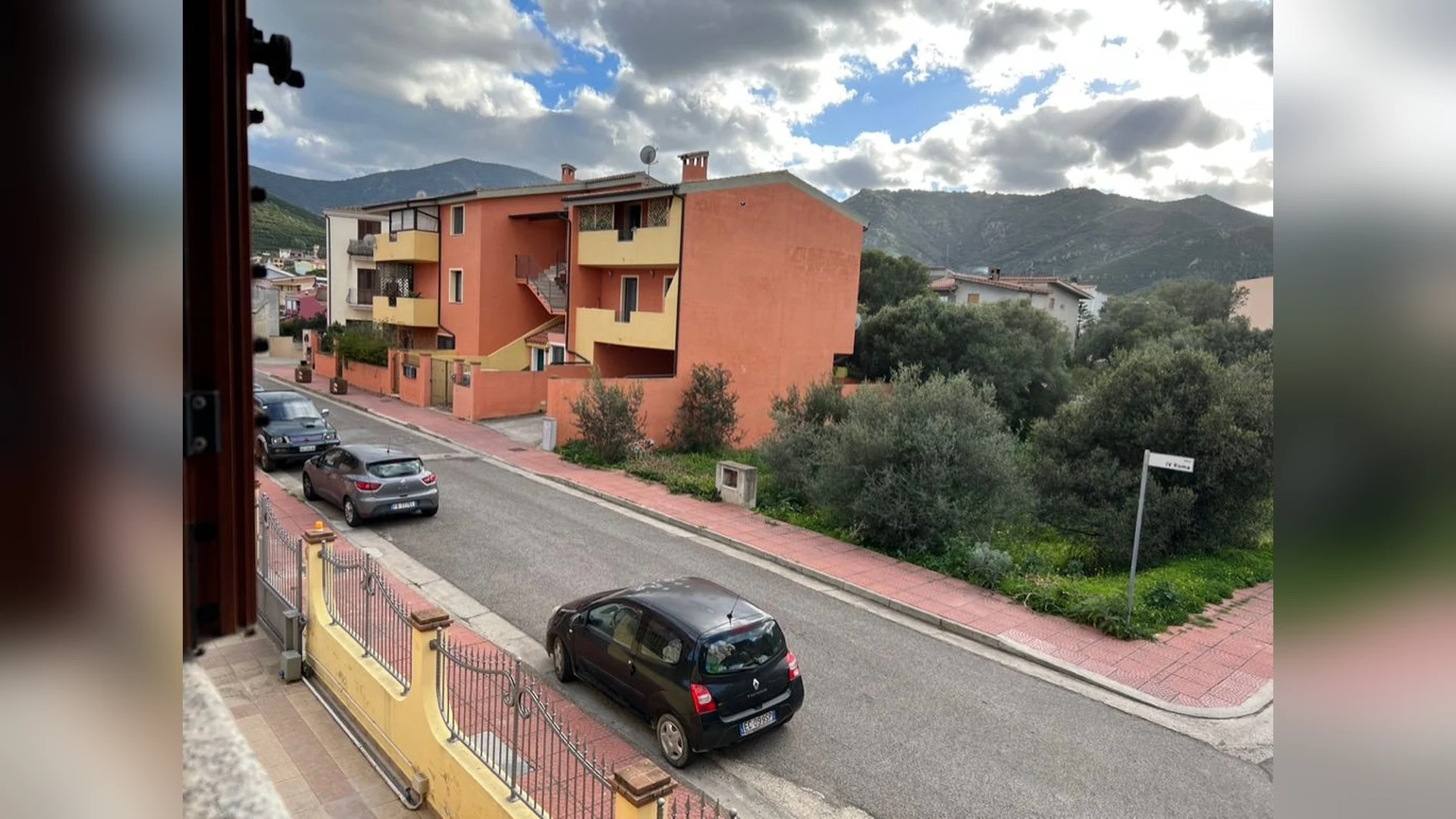 La via e il quartiere visti da Villa Magnolia