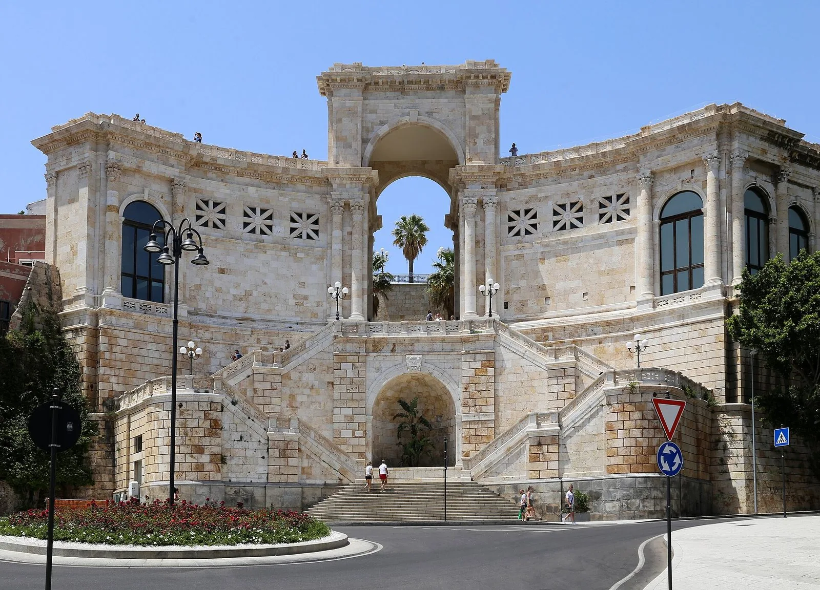 Il Bastione di Saint Remy a Cagliari, sulla strada per Muravera