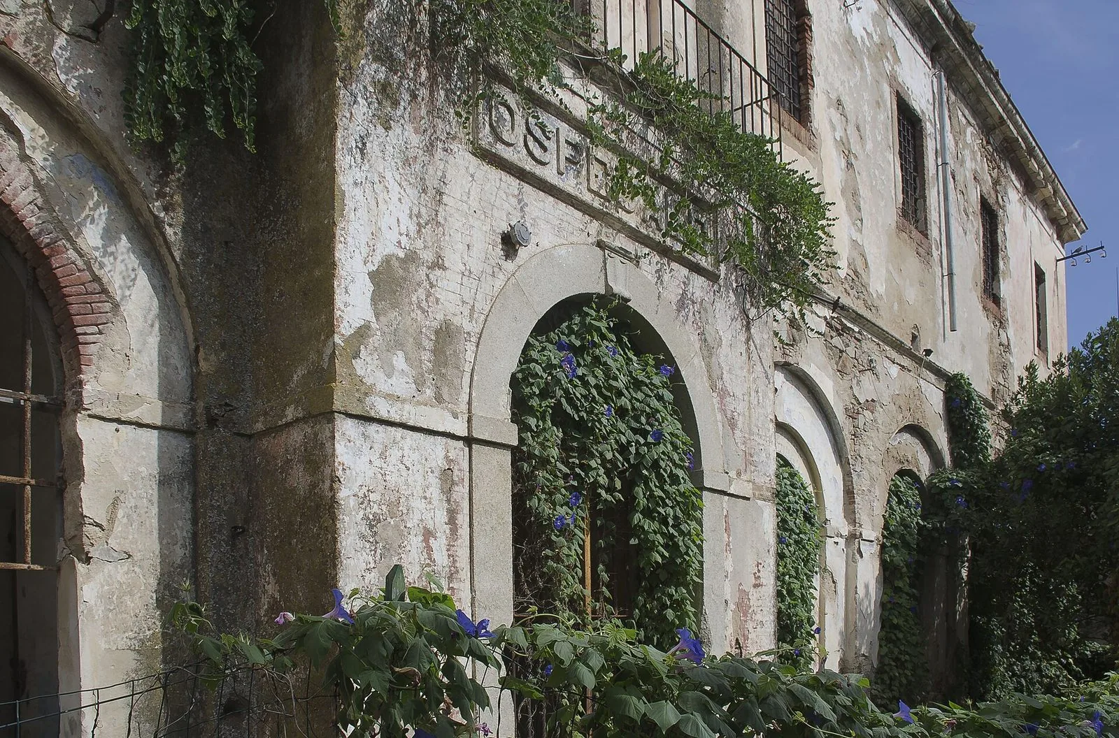 L'edificio dell'ospedale dell'ex colonia penale di Castiadas